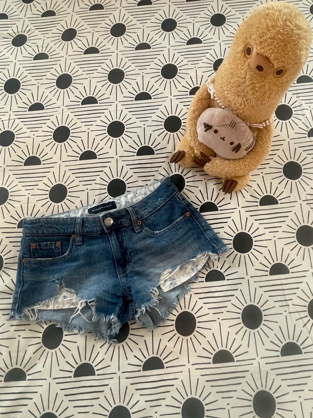 Lovely Aeropostale Girls' Blue Distressed w/Floral Accents Denim Shorts (Sz 000)